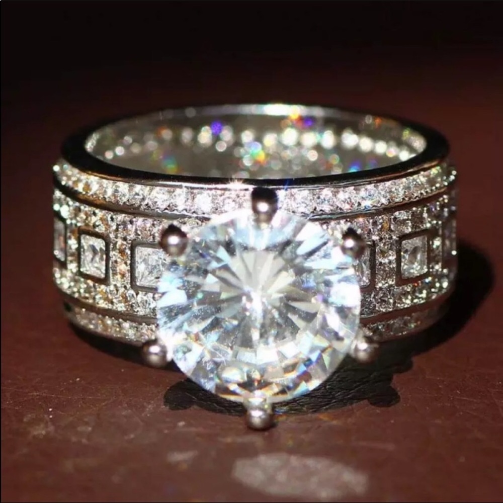 4.6 CT White Zirconia Sterling Silver Ring
